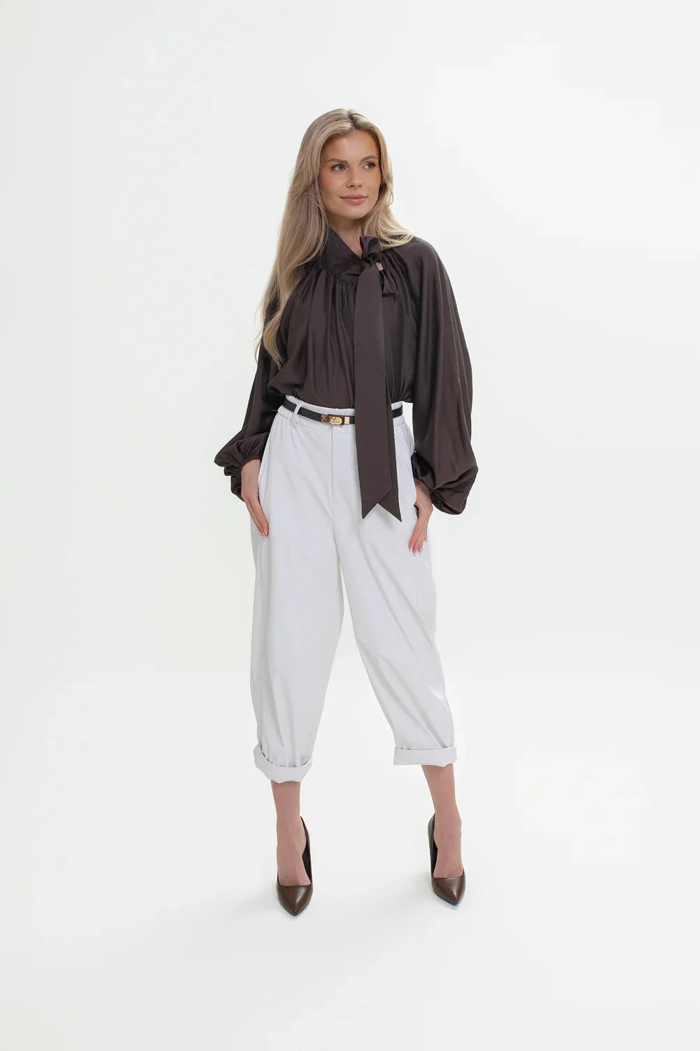 Modne spodnie eko skóra damskie 2026 — fason wide leg i kolory sezonu 2026