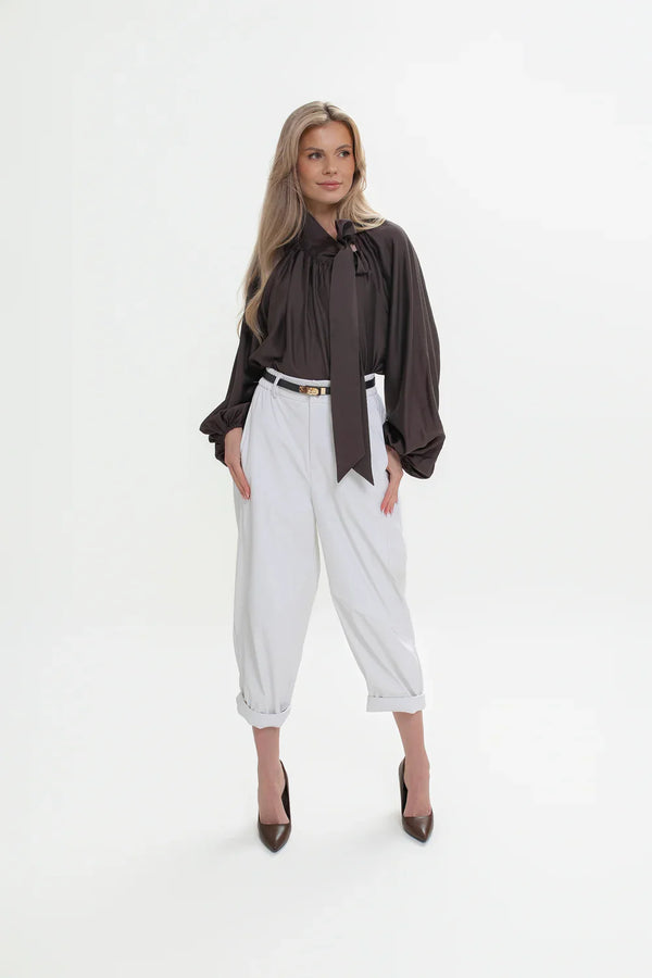 Modne spodnie eko skóra damskie 2026 — fason wide leg i kolory sezonu 2026