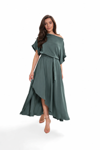 Elegant satin dress with a slit for weddings, parties, and evening outings. Color Green