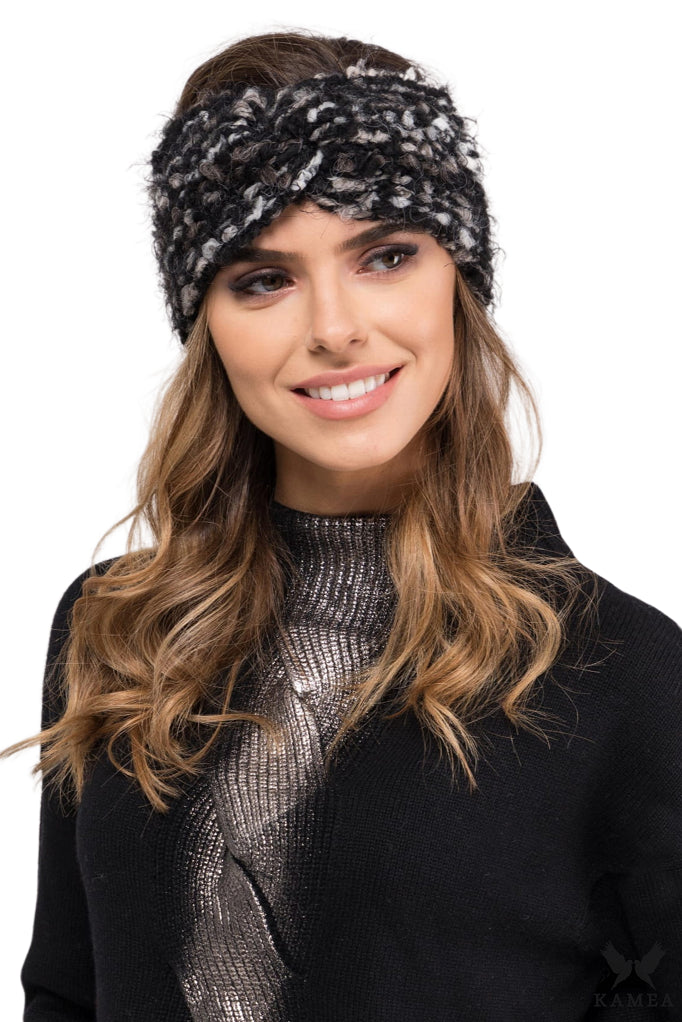 Opaska Damska, Model: Carini-Opaska, Kolor: grafitowy, Skład materiału: 50% Wełna; 35% Poliamid; 15% Poliester; Podszewka: 100% Poliester, Przeznaczenie: Jesień/Zima, Rozmiar: Uniwersalny (54-60)