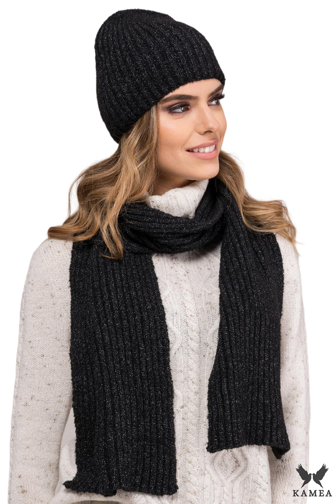 Model: Kadyks-Szalik, Kolor: czarny, Skład materiału: 46% Poliakryl; 22% Poliester; 12% Poliamid; 10% Wełna; 5% Alpaka; 4% Poliester Metalik; 1% Elastan, Przeznaczenie: Jesień/Zima, Wymiary(długość/szerokość): 175cm/20cm