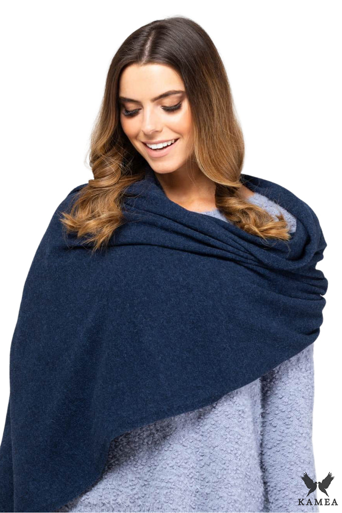 Model: Szalik-01, Kolor: granatowy, Skład materiału: 80% Wełna; 20% Poliamid, Przeznaczenie: Jesień/Zima, Wymiary(długość/szerokość): 180cm/65cm