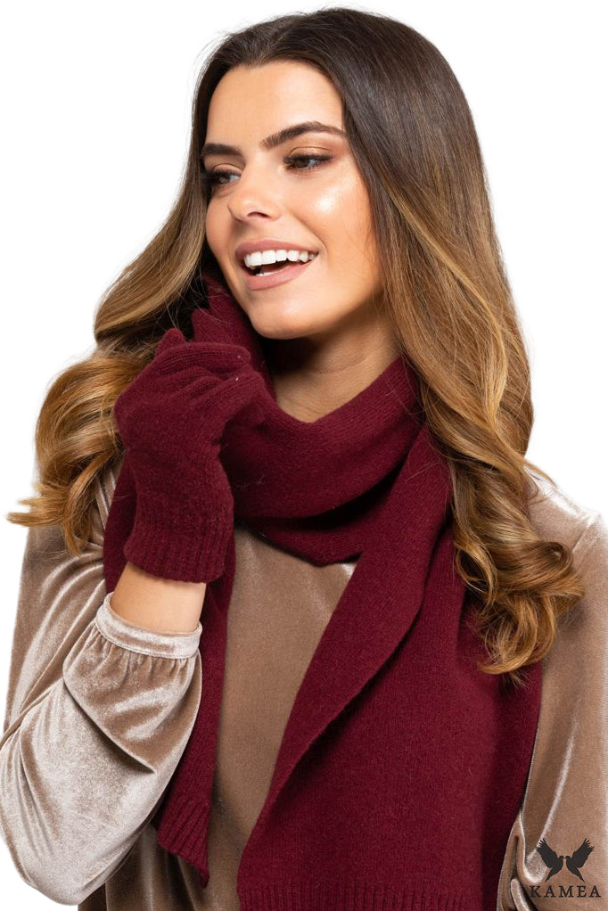 Model: Szalik-02, Kolor: bordowy, Skład materiału: 80% Wełna; 20% Poliamid, Przeznaczenie: Jesień/Zima, Wymiary(długość/szerokość): 160cm/25cm