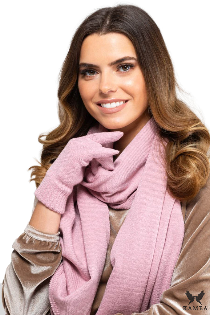 Model: Szalik-05, Kolor: brudny różowy, Skład materiału: 40% Akryl; 25% Wiskoza; 20% Wełna; 15% Elastan