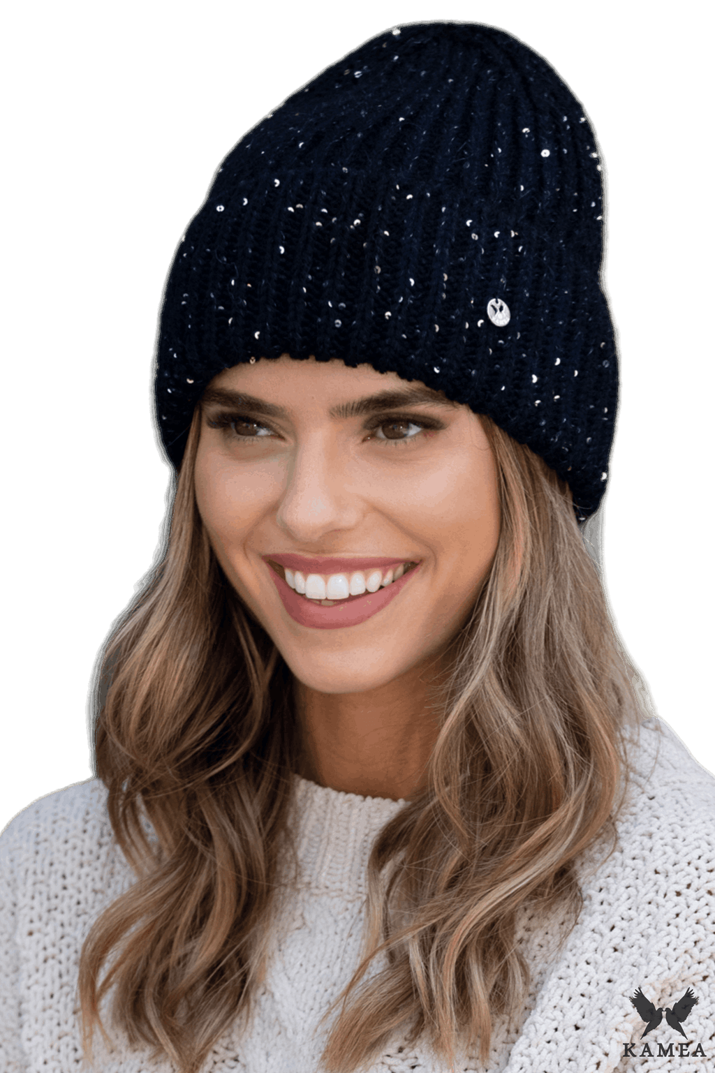 Detal czapki MOHANA ukazujący grube sploty oraz jedwabisty połysk materiału w kolorze czarnym-srebrnym | KAMEA | Spironik.pl