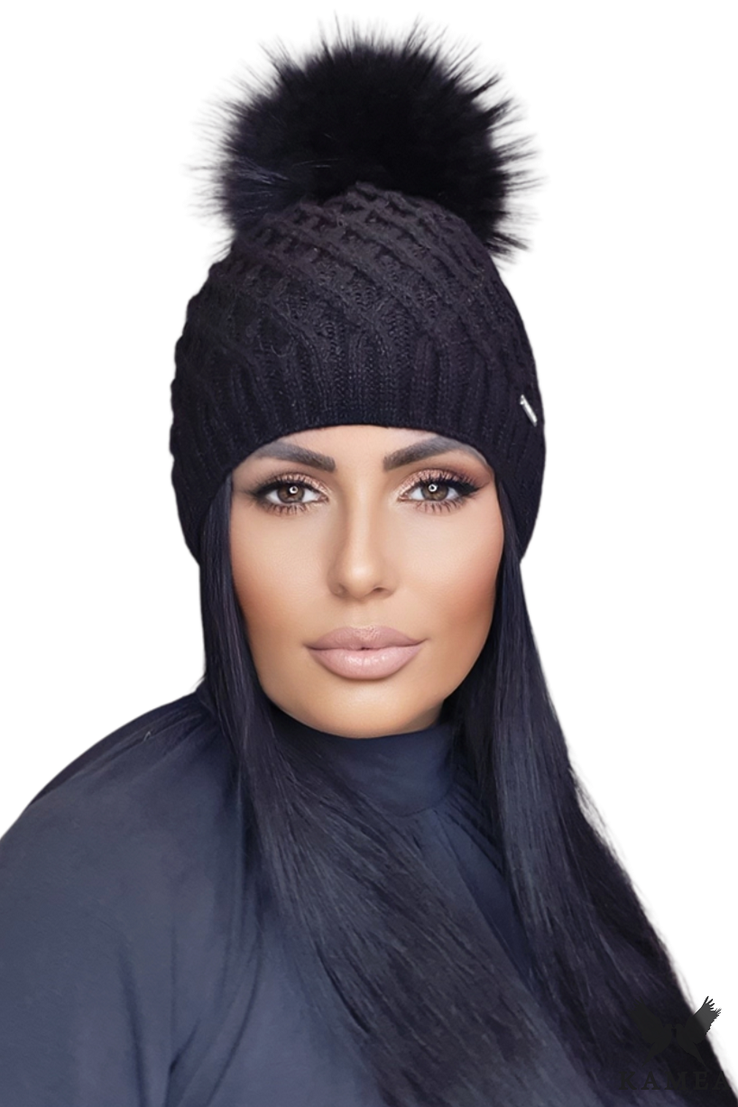 Detal czapki SHAKTI z moherowej wełny, ukazujący ciekawy splot i przyjemną fakturę materiału | KAMEA | Spironik.pl