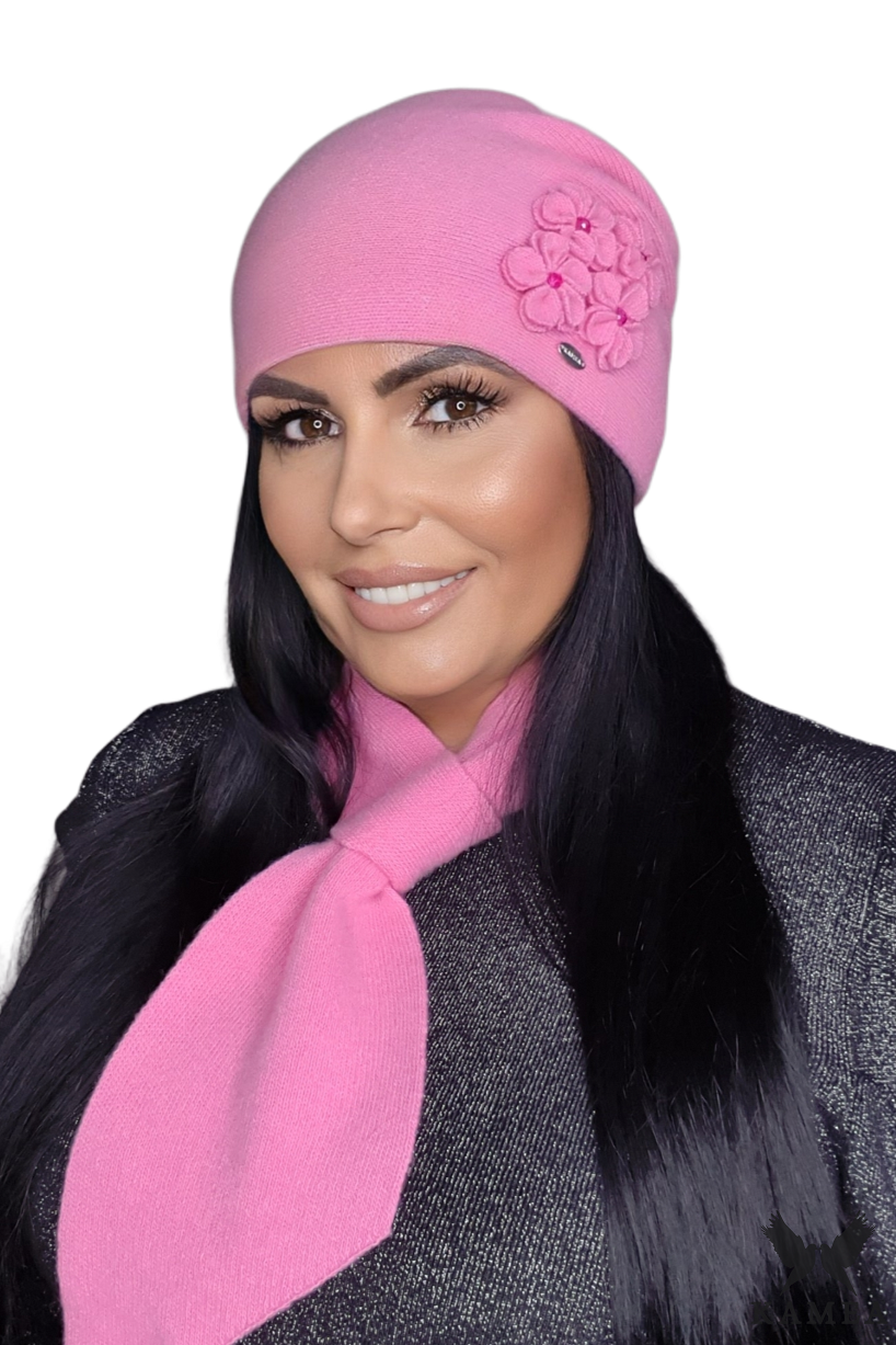 Czapka ANDREA w kolorze różowym, widok z boku, wykonana w 100% z wełny, rozmiar uniwersalny 54-60 | KAMEA | Spironik.pl