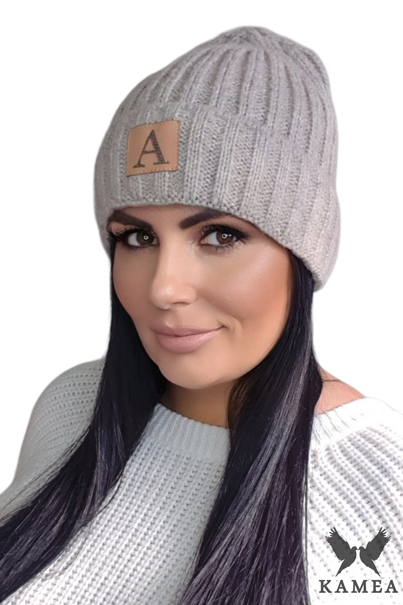 Czapka Damska, Model: Macumba, Kolor: beżowy, Skład materiału: 57% Akryl; 29% Poliamid; 7% Wiskoza; 7% Wełna, Przeznaczenie: Jesień/Zima, Rozmiar: Uniwersalny (54-60)