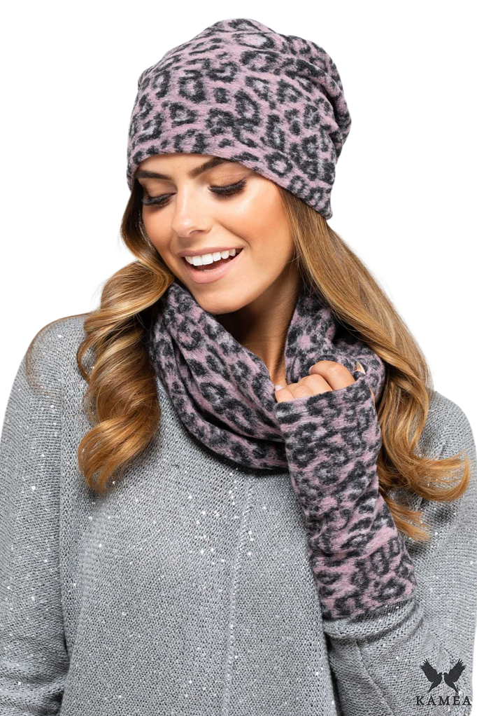 Komplet (Czapka+ Komin), Model: Columbia Komplet ( Czapka+ Komin), Kolor: różowy, Skład materiału: 56% Wełna; 24% Poliester; 20% Akryl, Przeznaczenie: Jesień/Zima, Rozmiar: Uniwersalny (54-60)