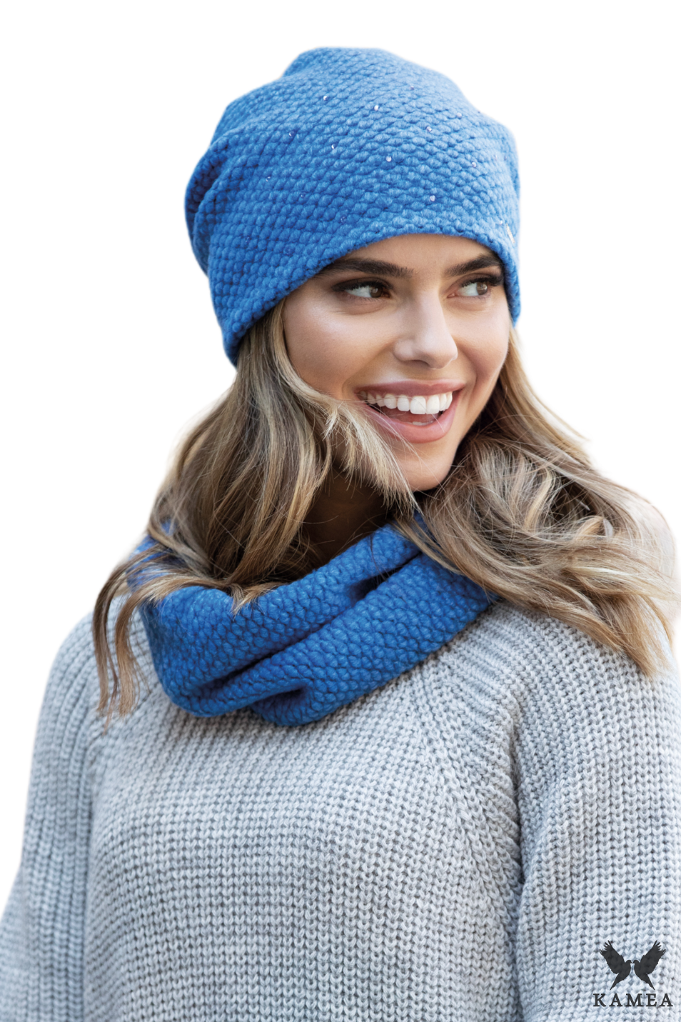 Komplet (Czapka + Komin), Model: Musca Komplet ( Czapka+ Komin), Kolor: niebieski, Skład materiału: 49% Wełna; 42% Poliester; 9% Akryl; Podszewka: 100% Bawełna, Przeznaczenie: Jesień/Zima, Wymiary(długość/szerokość): 34cm/25cm (Komplet (Czapka + Komin), zdjęcie 2)