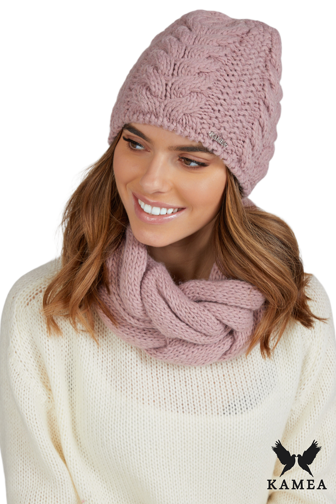 Czapka Damska, Model: Idaho, Kolor: różowy, Skład materiału: 50% Wełna; 40 % Akryl; 10% Alpaka; Podszewka: 100% Poliester, Przeznaczenie: Jesień/Zima, Rozmiar: Uniwersalny (54-60)