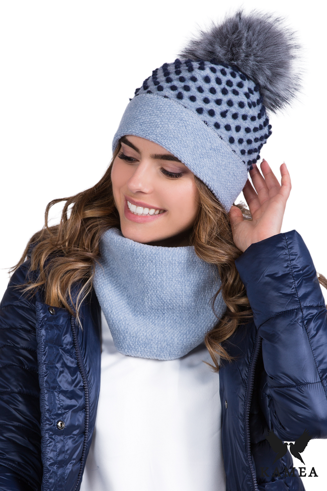 Komplet (Czapka+ Komin), Model: Foks Czapka Z Kominem, Kolor: błękitny, Skład materiału: 63% Wełna; 18% Poliester; 19% Poliakryl; Podszewka: 100% Poliester, Rozmiar: Uniwersalny (54-60)