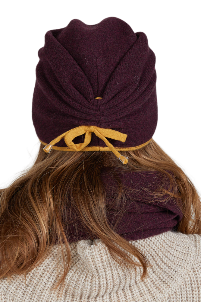 Detal czapki PRIMA z regulowanym ściągaczem i firmowym znaczkiem, wykonanej w Polsce z wysokiej jakości materiałów | KAMEA | Spironik.pl