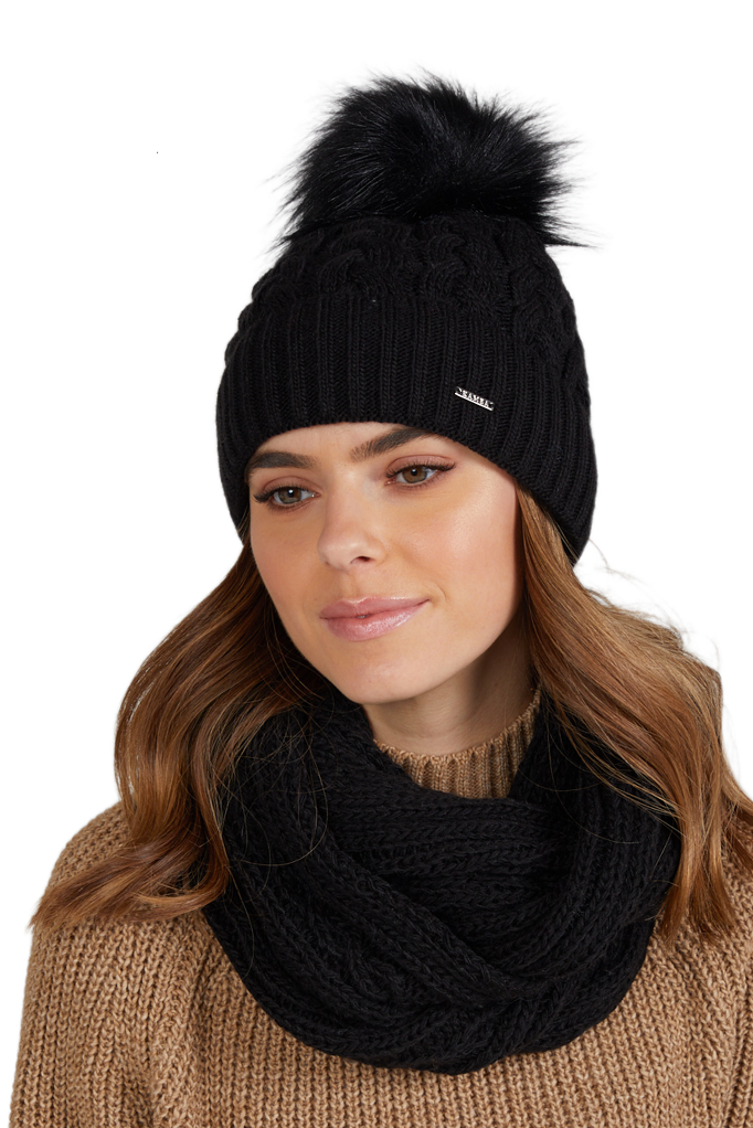 Detal czapki CAPRI z wełny i akrylu, idealna na jesień i zimę, z szerokim ściągaczem dla lepszego dopasowania | KAMEA | Spironik.pl