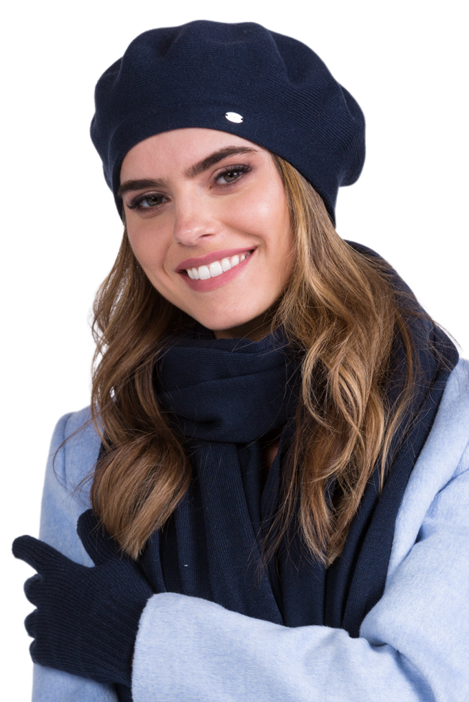 Beret Damski, Model: Inezz, Kolor: granatowy, Skład materiału: 40% Akryl; 25% Wiskoza; 20% Wełna; 15% Elastan, Przeznaczenie: Jesień/Zima, Rozmiar: Uniwersalny (54-60)