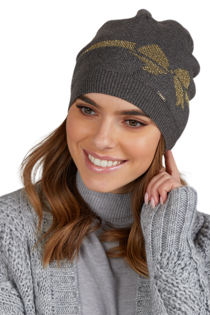 Czapki, Model: Czapka-14, Kolor: szary, Skład materiału: 70% Akryl; 22% Poliamid; 8% Elastan, Przeznaczenie: Jesień/Zima, Rozmiar: Uniwersalny (54-60) (Czapki, zdjęcie 2)