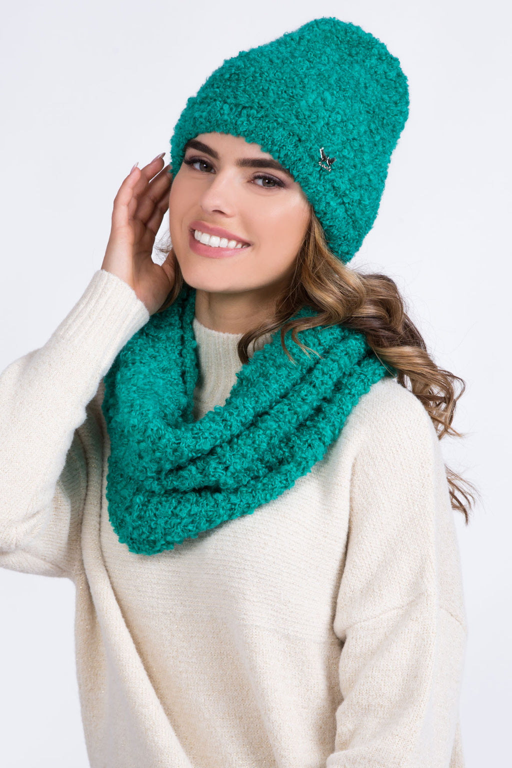 Komplet (Czapka+ Komin), Model: Nimfa-Komplet, Kolor: turkusowy, Skład materiału: 38% Akryl; 25% Moher; 20% Wełna; 17% Poliamid, Przeznaczenie: Jesień/Zima, Wymiary(długość/szerokość): 33cm/44cm (Komplet (Czapka+ Komin), zdjęcie 3)