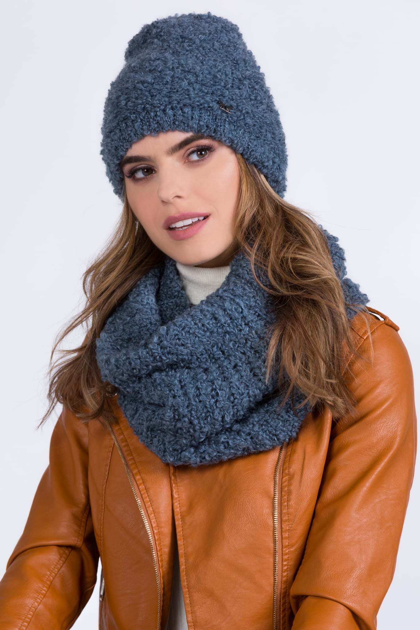 Komplet (Czapka+ Komin), Model: Nimfa-Komplet, Kolor: jeansowy, Skład materiału: 38% Akryl; 25% Moher; 20% Wełna; 17% Poliamid, Rozmiar: Uniwersalny (54-60) (Komplet (Czapka+ Komin), zdjęcie 2)