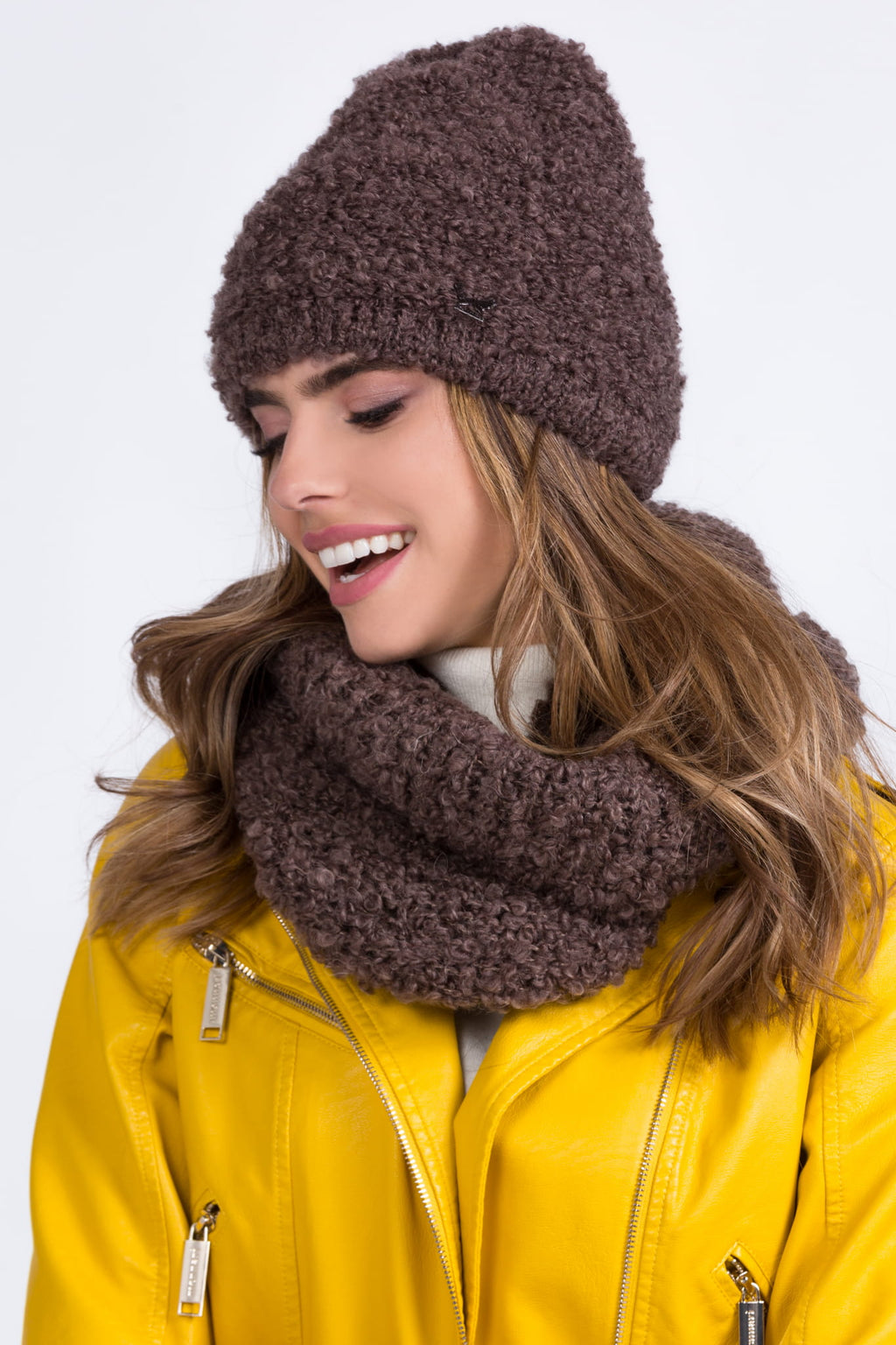 Komplet (Czapka+ Komin), Model: Nimfa-Komplet, Kolor: brązowy, Skład materiału: 38% Akryl; 25% Moher; 20% Wełna; 17% Poliamid, Rozmiar: Uniwersalny (54-60) (Komplet (Czapka+ Komin), zdjęcie 2)