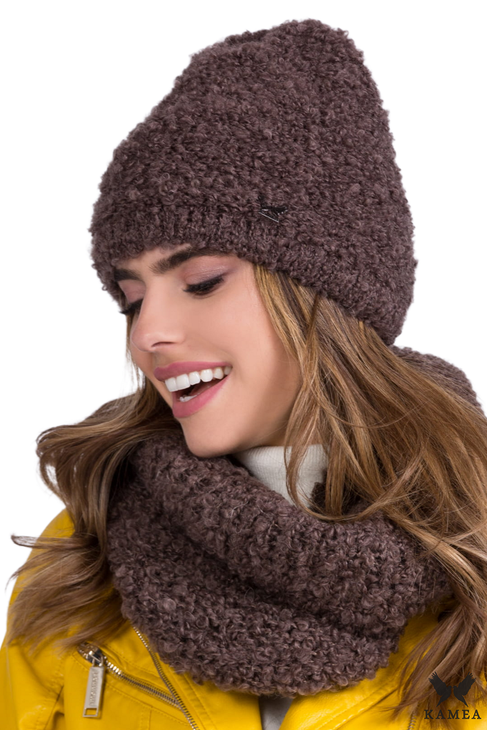 Komplet (Czapka+ Komin), Model: Nimfa-Komplet, Kolor: brązowy, Skład materiału: 38% Akryl; 25% Moher; 20% Wełna; 17% Poliamid, Rozmiar: Uniwersalny (54-60)