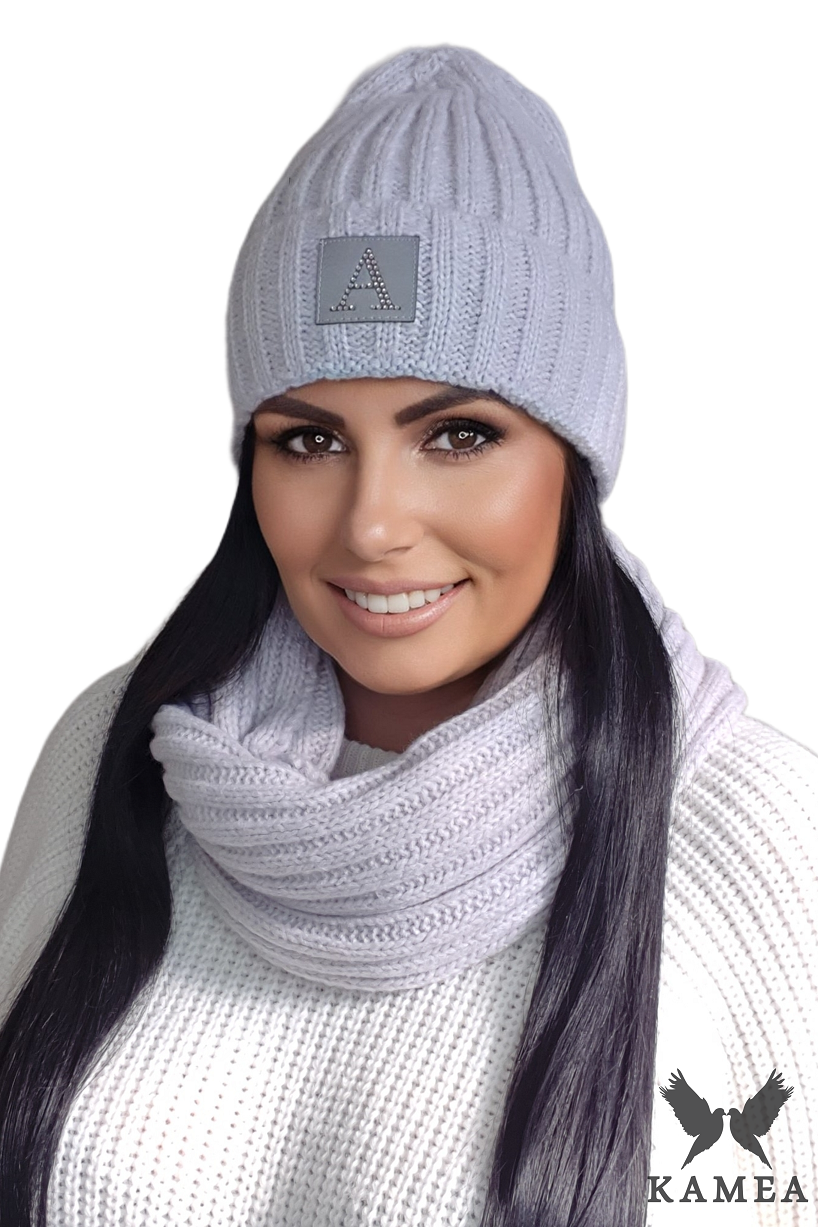 Komplet (Czapka + Komin), Model: Macumba-Komplet, Kolor: jasny szary, Skład materiału: 57% Akryl; 29% Poliamid; 7% Wiskoza; 7% Wełna, Przeznaczenie: Jesień/Zima, Wymiary(długość/szerokość): 65cm/26cm