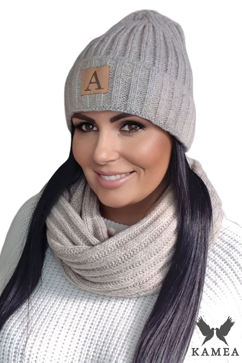 Komplet (Czapka + Komin), Model: Macumba-Komplet, Kolor: beżowy, Skład materiału: 57% Akryl; 29% Poliamid; 7% Wiskoza; 7% Wełna, Przeznaczenie: Jesień/Zima, Wymiary(długość/szerokość): 65cm/26cm