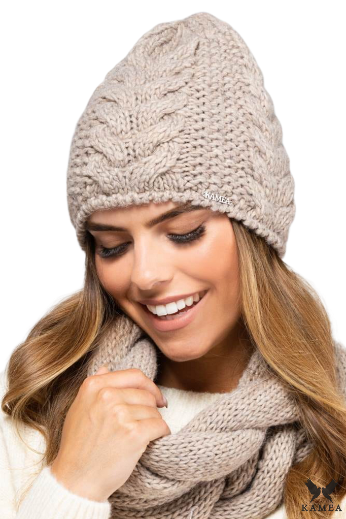 Komplet (Czapka + Komin), Model: Idaho-Komplet, Kolor: brązowy, Skład materiału: 50% Wełna; 40 % Akryl; 10% Alpaka; Podszewka: 100% Poliester, Przeznaczenie: Jesień/Zima, Wymiary(długość/szerokość): 30cm/22cm