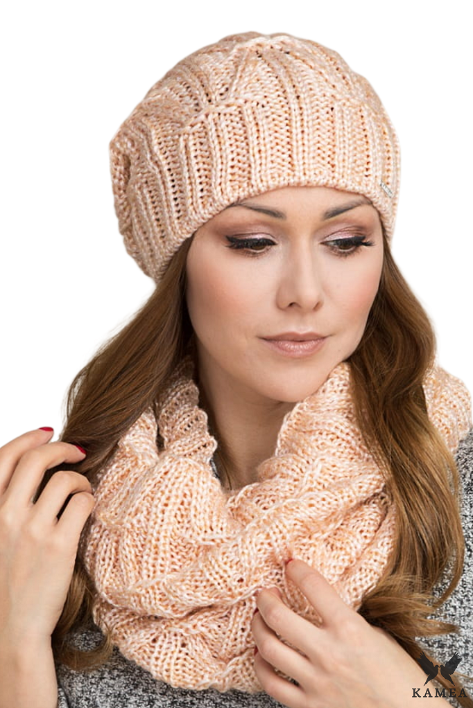 Komplet (Czapka + Komin), Model: Trini-Komplet, Kolor: łososiowy, Skład materiału: 40% Akryl; 34% Wełna; 16% Poliamid; 10% Moher, Przeznaczenie: Jesień/Zima, Wymiary(długość/szerokość): 27cm/48cm