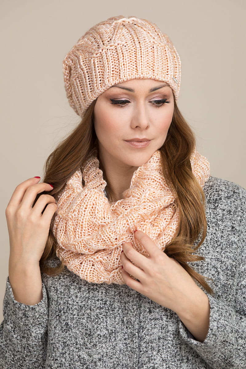 Komplet (Czapka + Komin), Model: Trini-Komplet, Kolor: łososiowy, Skład materiału: 40% Akryl; 34% Wełna; 16% Poliamid; 10% Moher, Przeznaczenie: Jesień/Zima, Wymiary(długość/szerokość): 27cm/48cm (Komplet (Czapka + Komin), zdjęcie 2)