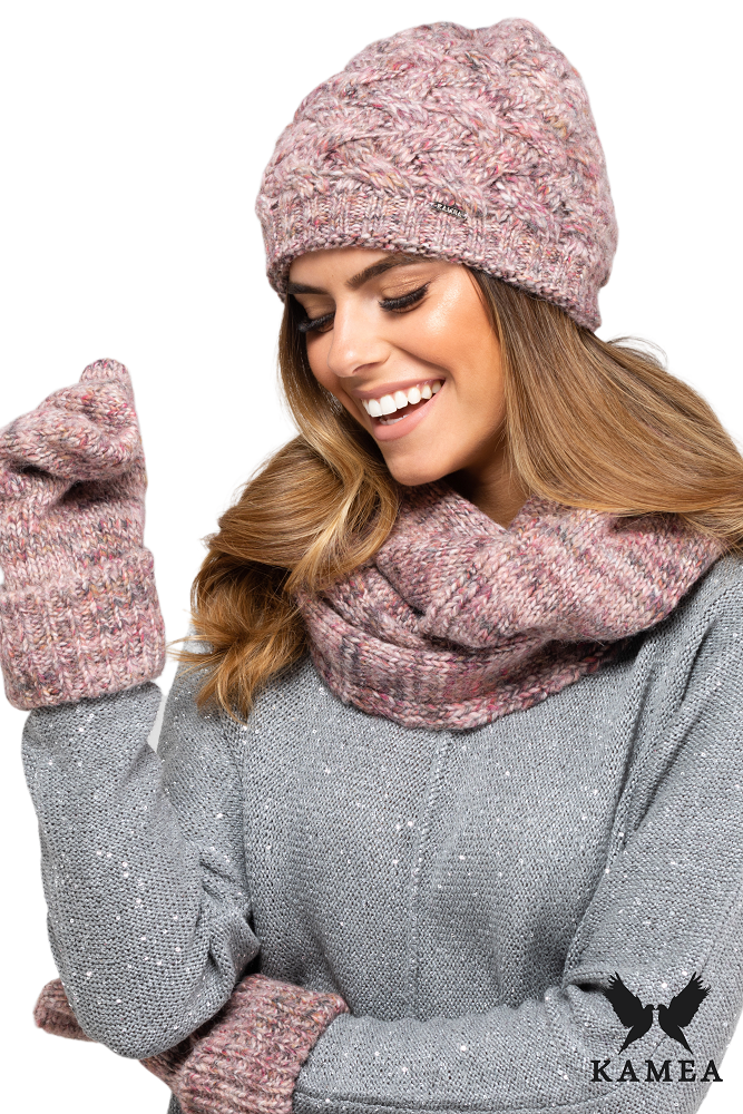 Komplet (Czapka+ Komin), Model: Dakota-Komplet, Kolor: różowy, Skład materiału: 55% Poliakryl; 25% Wełna; 20% Alpaka, Przeznaczenie: Jesień/Zima, Rozmiar: Uniwersalny (54-60) (Komplet (Czapka+ Komin), zdjęcie 2)