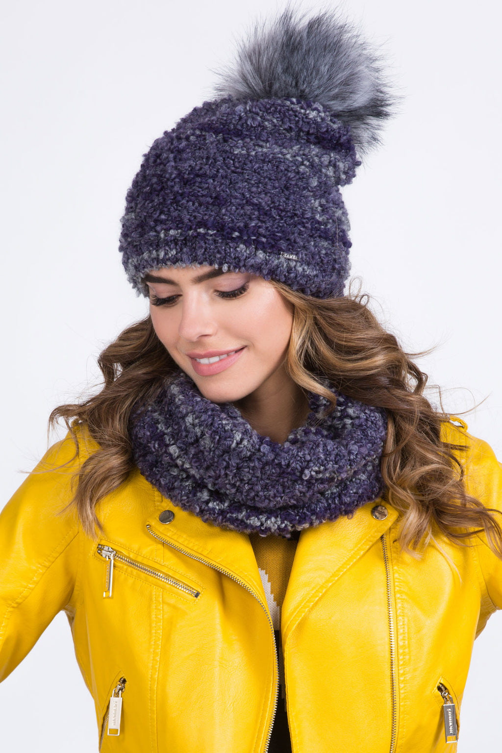 Komplet (Czapka+ Komin), Model: Manta-Komplet, Kolor: fioletowy, Skład materiału: 53% Poliakryl; 22% Wełna; 19% Moher; 6% Poliamid, Rozmiar: Uniwersalny (54-60) (Komplet (Czapka+ Komin), zdjęcie 2)