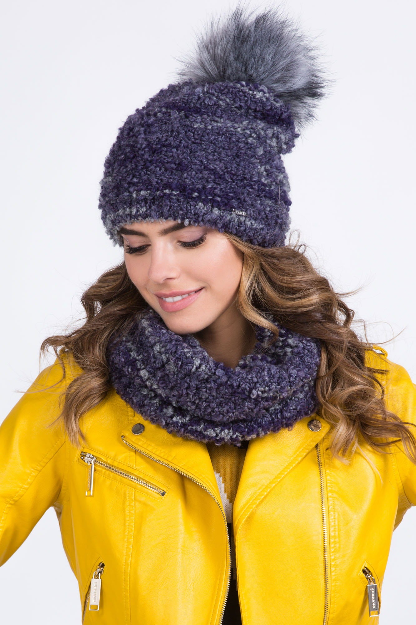 Komplet (Czapka+ Komin), Model: Manta-Komplet, Kolor: fioletowy, Skład materiału: 53% Poliakryl; 22% Wełna; 19% Moher; 6% Poliamid, Rozmiar: Uniwersalny (54-60) (Komplet (Czapka+ Komin), zdjęcie 2)