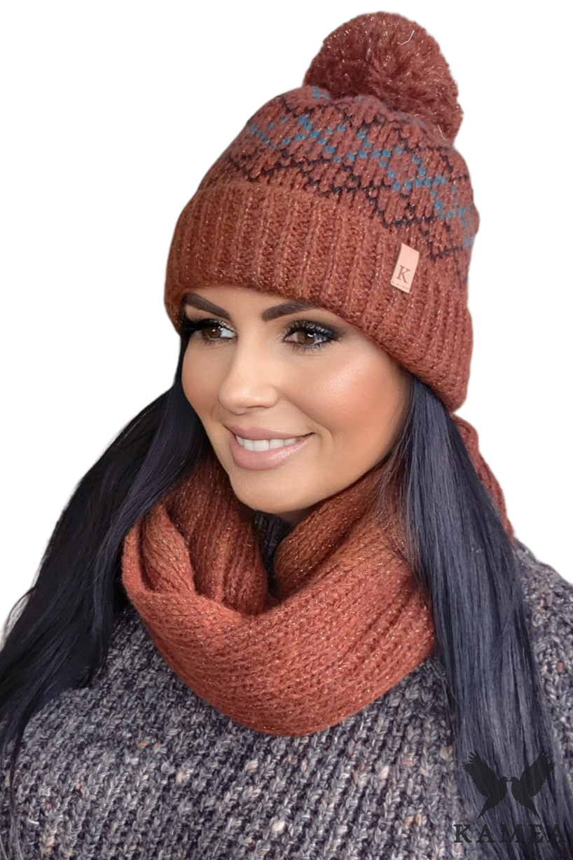 Komplet (Czapka+ Komin), Model: Margerita-Komplet, Kolor: rudy, Skład materiału: 45% Akryl; 19% Wełna; 14% Poliamid; 13% Poliester; 9% Metallic; Podszewka: 100% Poliester, Rozmiar: Uniwersalny (54-60) (Komplet (Czapka+ Komin), zdjęcie 2)