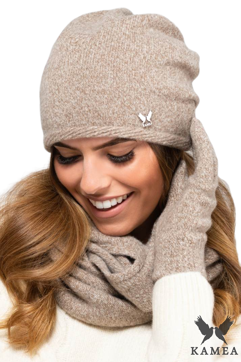 Komplety: czapka + szalik/komin, Model: Anna-Komplet, Kolor: ciemny beżowy, Skład materiału: 80% Wełna; 20% Poliamid, Rozmiar: Uniwersalny (54-60) (Komplety: czapka + szalik/komin, zdjęcie 2)