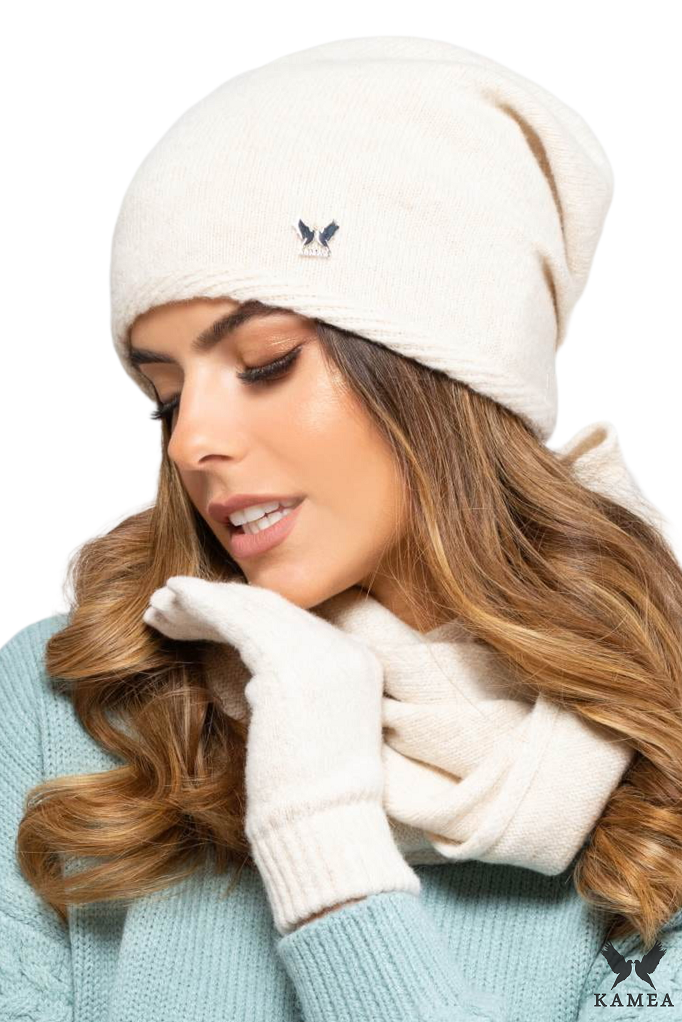 Czapki, Model: Anna, Kolor: beżowy, Skład materiału: 80% Wełna; 20% Poliamid, Przeznaczenie: Jesień/Zima, Rozmiar: Uniwersalny (54-60)