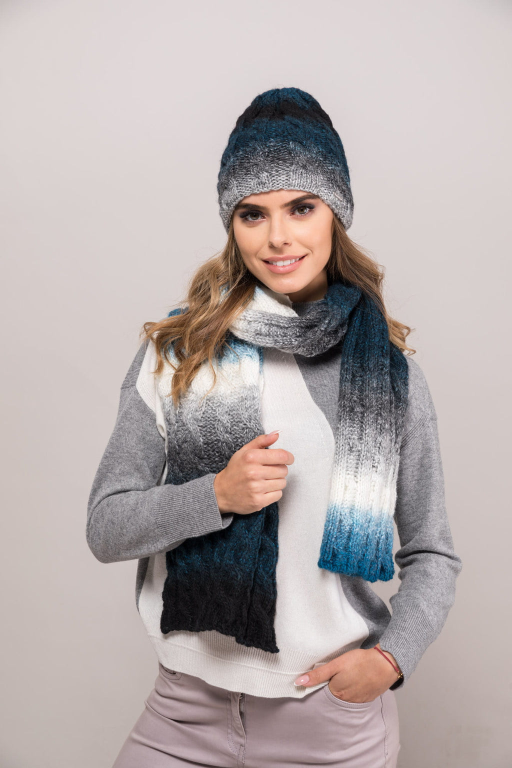 Komplet (Czapka+Szalik), Model: New Jersey Komplet, Kolor: turkusowy, Skład materiału: 55% Poliakryl; 25% Wełna; 20% Alpaka, Rozmiar: Uniwersalny (54-60) (Komplet (Czapka+Szalik), zdjęcie 3)