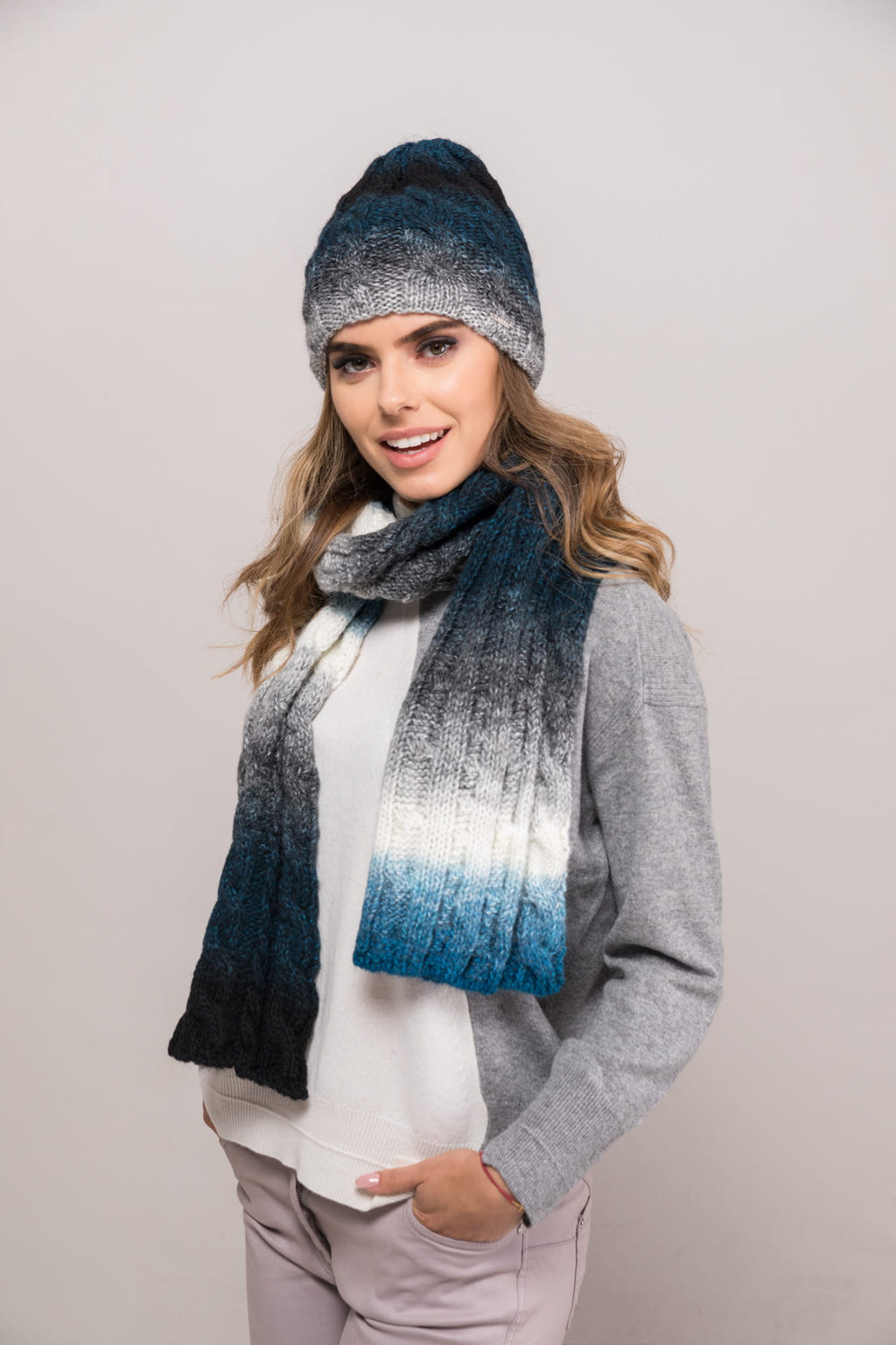 Komplet (Czapka+Szalik), Model: New Jersey Komplet, Kolor: turkusowy, Skład materiału: 55% Poliakryl; 25% Wełna; 20% Alpaka, Rozmiar: Uniwersalny (54-60) (Komplet (Czapka+Szalik), zdjęcie 4)