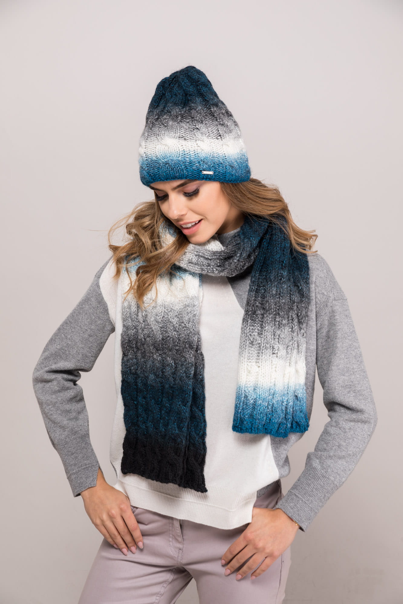 Komplet (Czapka+Szalik), Model: New Jersey Komplet, Kolor: turkusowy, Skład materiału: 55% Poliakryl; 25% Wełna; 20% Alpaka, Rozmiar: Uniwersalny (54-60) (Komplet (Czapka+Szalik), zdjęcie 5)