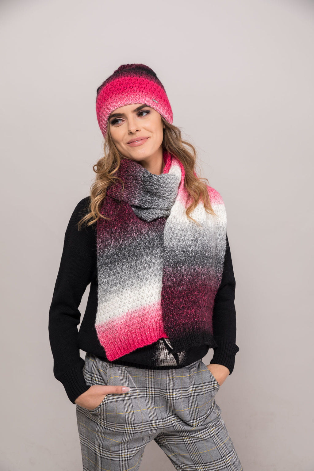 Czapka damska New York w kolorze malinowym, dostępna w uniwersalnym rozmiarze 54-60 | KAMEA | Spironik.pl