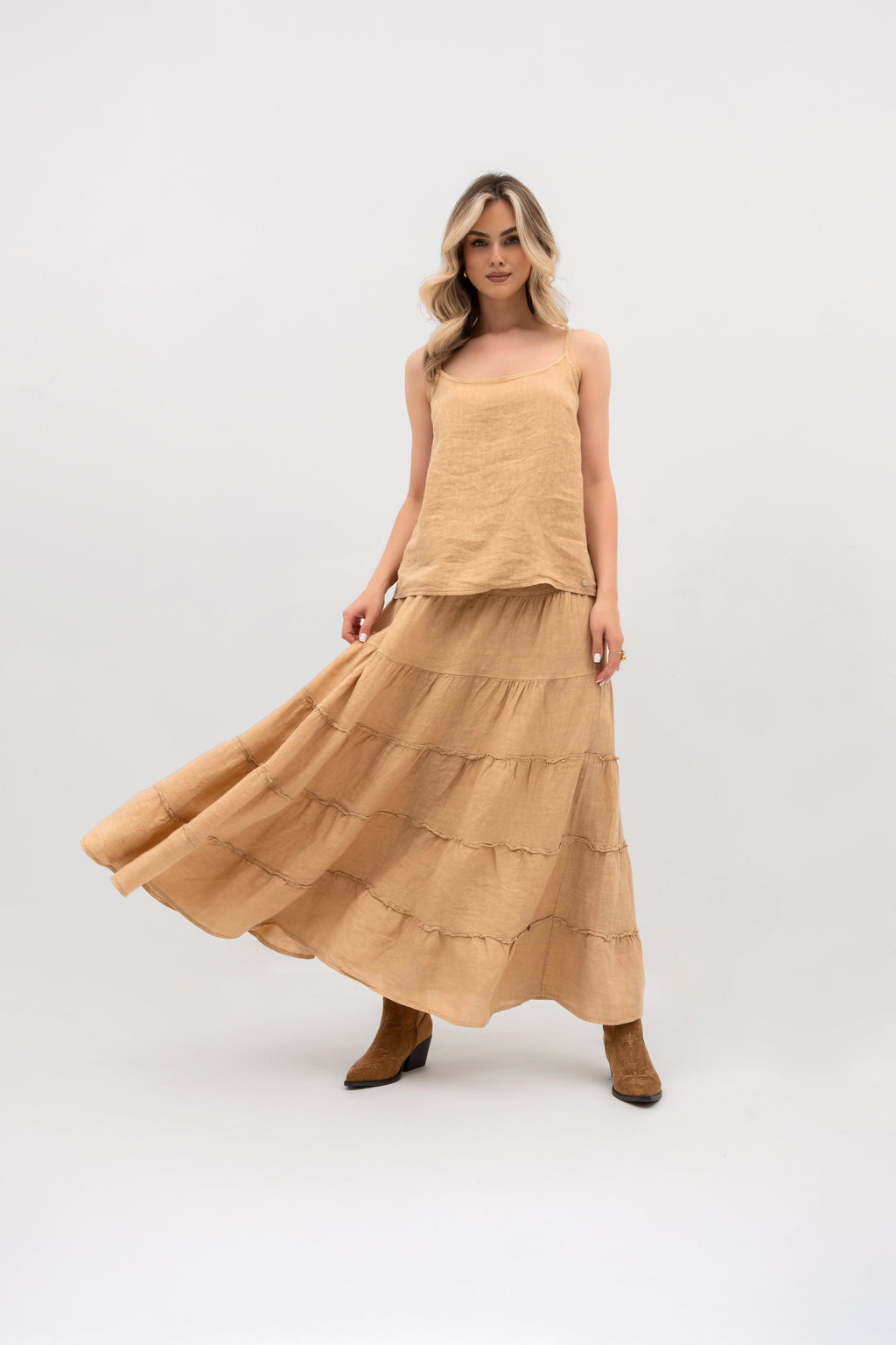 Spódnica z falbanami, świetna do stylizacji w duchu eko i minimalizmu | Bastet | Spironik.pl