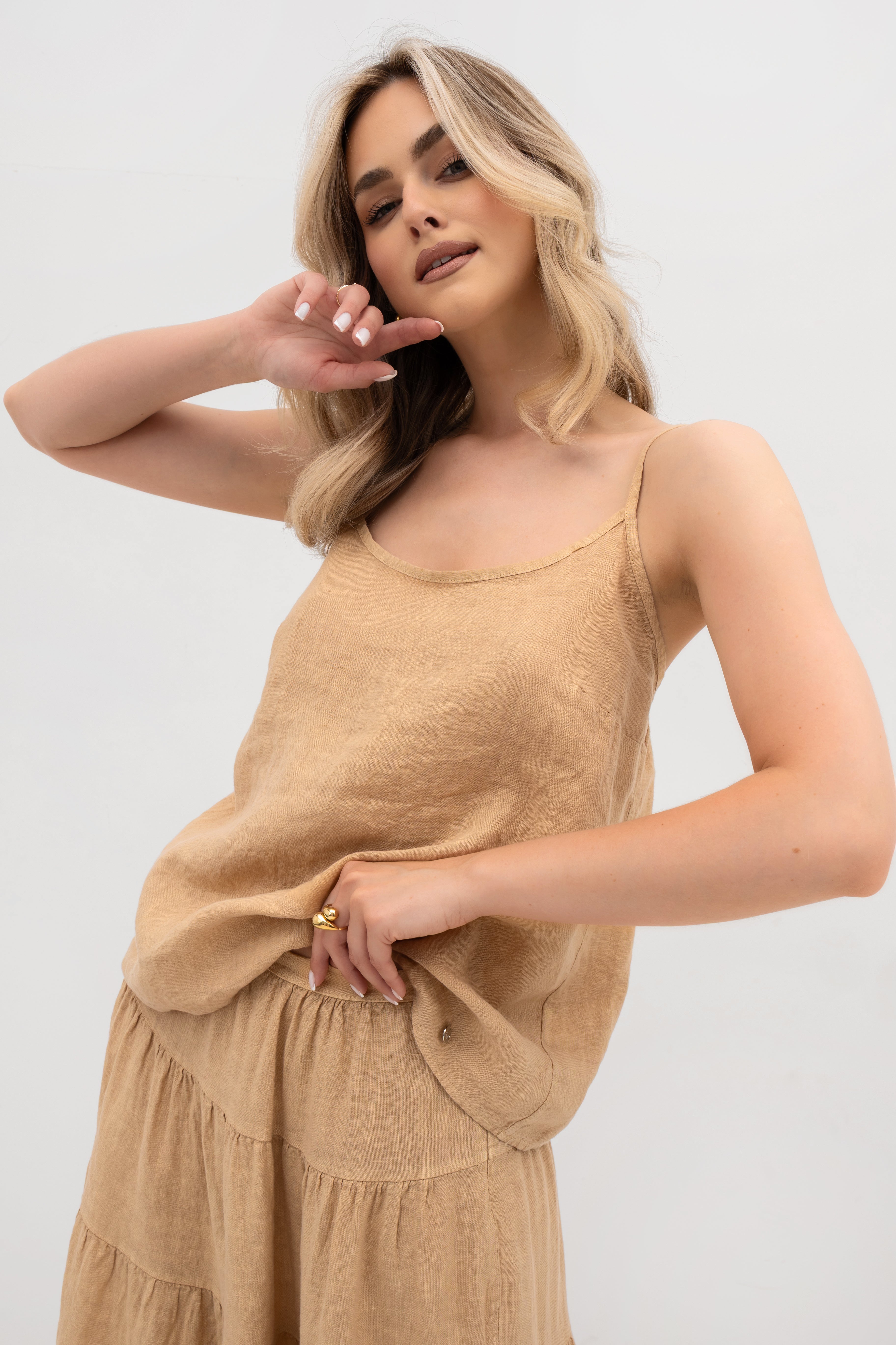 Top boho z subtelnymi zaszewkami piersiowymi, podkreślający naturalne kształty | Bastet | Spironik.pl