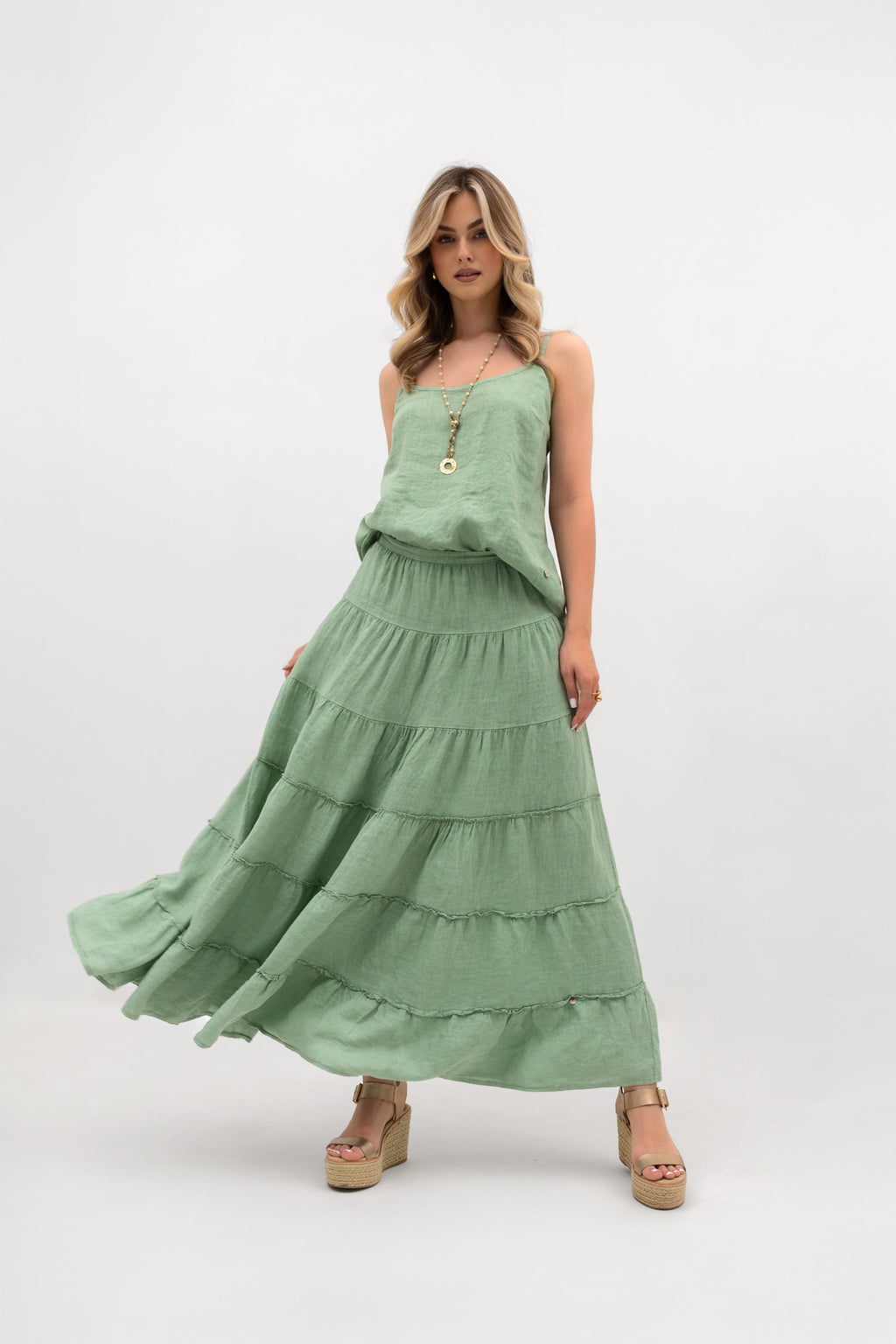 Długa spódnica z lnu, która sprawdzi się w cieplejsze dni wiosny i jesieni | Bastet | Spironik.pl