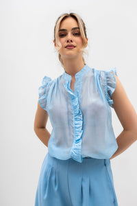 Sleeveless blouse with ruffles and a stand-up collar, made of Tencel. Light blue.