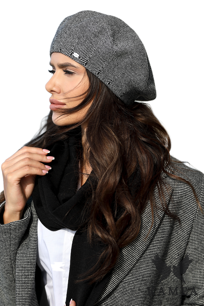 Beret Damski, Model: Arkadia, Kolor: czarny, Skład materiału: 40% Akryl; 25% Wiskoza; 20% Wełna; 15% Elastan, Przeznaczenie: Jesień/Zima, Rozmiar: Uniwersalny (54-60)