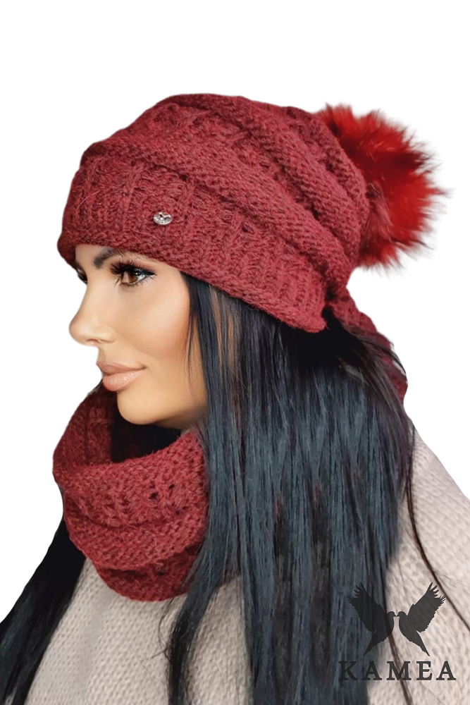 Komplet (Czapka + Komin), Model: Liana Komplet, Kolor: bordowy, Skład materiału: 40% Poliakryl; 30% Wełna; 20% Alpaka; 10% Poliamid, Przeznaczenie: Jesień/Zima, Wymiary(długość/szerokość): 48cm/33cm (Komplet (Czapka + Komin), zdjęcie 2)