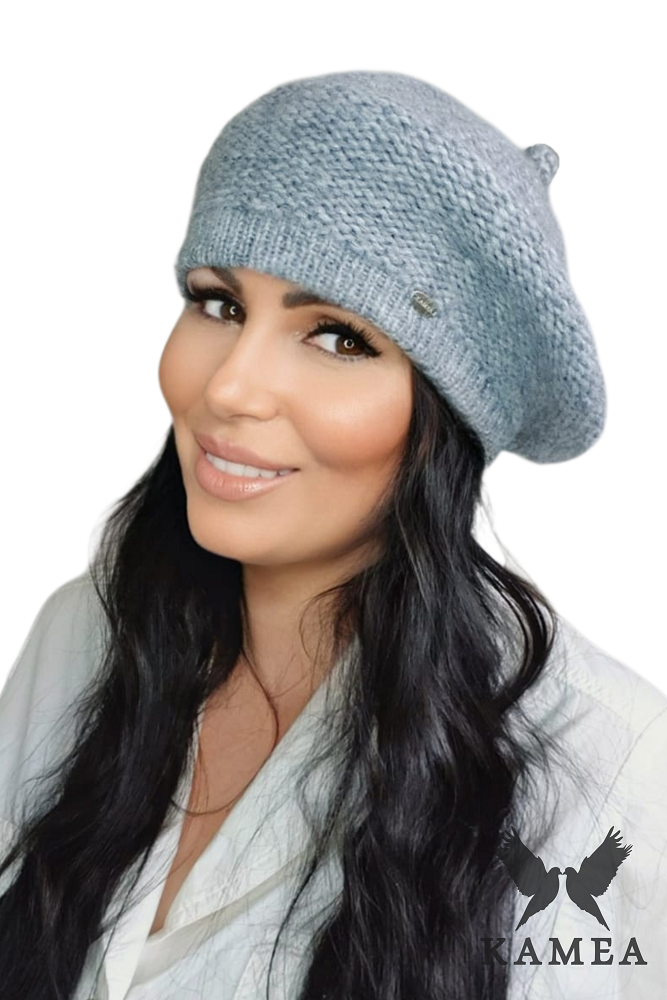 Detal grubej faktury beretu Ofelia z klasyczną antenką, ocieplony polarową podszewką dla większego komfortu | KAMEA | Spironik.pl