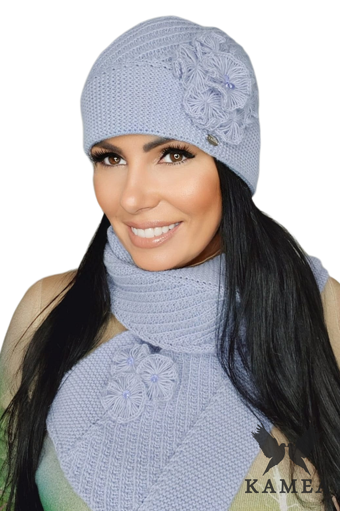 Komplet (Czapka + Szalik), Model: Emma-Komplet, Kolor: wrzosowy, Skład materiału: 40% Poliakryl; 30% Wełna; 20% Alpaka; 10% Poliamid, Przeznaczenie: Jesień/Zima, Wymiary(długość/szerokość): 160cm/19cm (Komplet (Czapka + Szalik), zdjęcie 2)