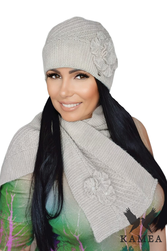 Komplet (Czapka + Szalik), Model: Emma-Komplet, Kolor: beżowy, Skład materiału: 40% Poliakryl; 30% Wełna; 20% Alpaka; 10% Poliamid, Przeznaczenie: Jesień/Zima, Wymiary(długość/szerokość): 160cm/19cm (Komplet (Czapka + Szalik), zdjęcie 2)