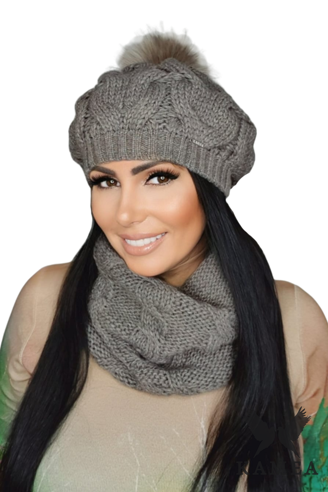 Komplet (Czapka + Komin), Model: Zita-Gita-Komplet, Kolor: khaki, Skład materiału: 40% Wełna; 24% Poliakryl; 22% Alpaka; 14% Poliamid, Przeznaczenie: Jesień/Zima, Wymiary(długość/szerokość): 40cm/30cm