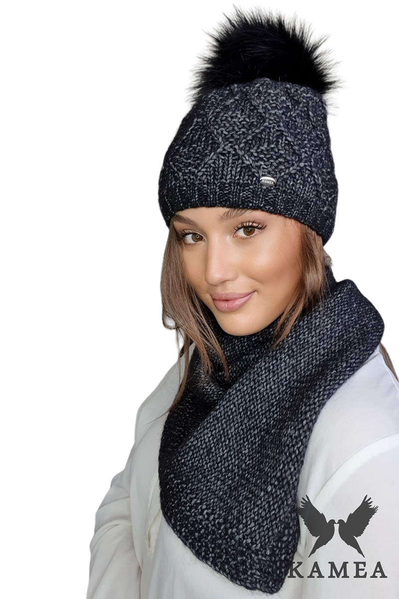 Komplet (Czapka + Szalik), Model: Frezja-Komplet, Kolor: czarny, Skład materiału: 44% Bawełna; 23% Poliacryl; 12% Wełna; 11% Meryno Wełna; 10% Alpaka, Przeznaczenie: Jesień/Zima, Wymiary(długość/szerokość): 185cm/45cm